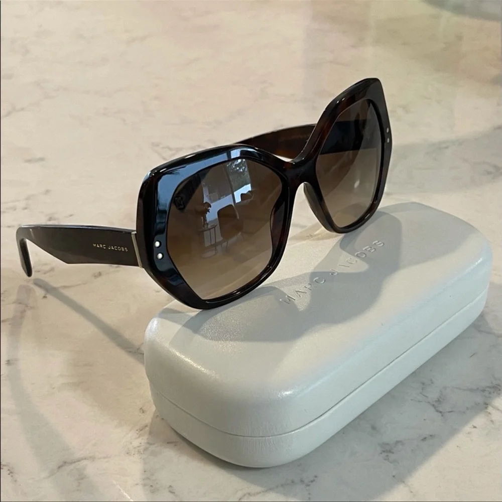 Marc Jacobs Polarized Sunglasses - Picture 5 of 5